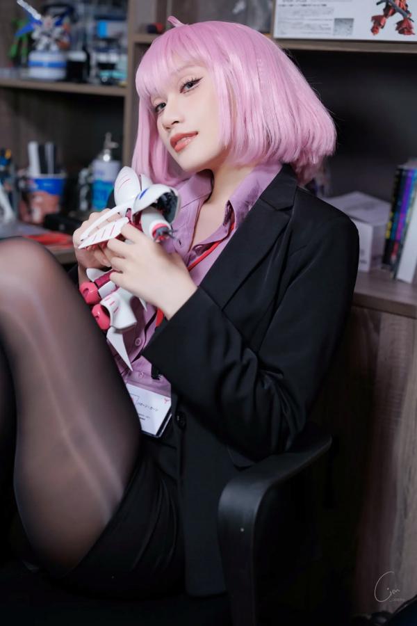    Cien恩恩 - 哈曼Haman职场OL风Cosplay，修长黑丝美腿，演绎高冷干练御姐范[25P]第10张图片