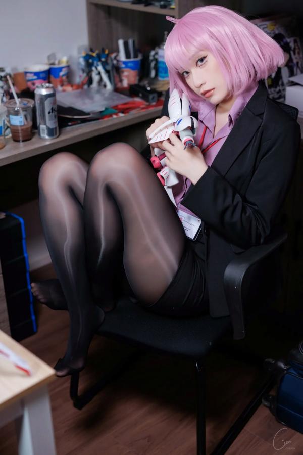    Cien恩恩 - 哈曼Haman职场OL风Cosplay，修长黑丝美腿，演绎高冷干练御姐范[25P]第11张图片