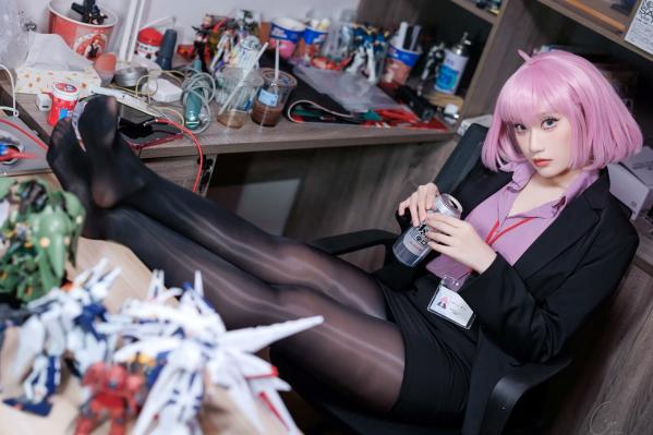    Cien恩恩 - 哈曼Haman职场OL风Cosplay，修长黑丝美腿，演绎高冷干练御姐范[25P]第13张图片