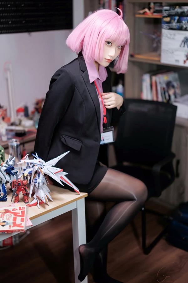    Cien恩恩 - 哈曼Haman职场OL风Cosplay，修长黑丝美腿，演绎高冷干练御姐范[25P]第16张图片