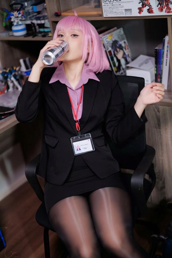    Cien恩恩 - 哈曼Haman职场OL风Cosplay，修长黑丝美腿，演绎高冷干练御姐范[25P]第17张图片