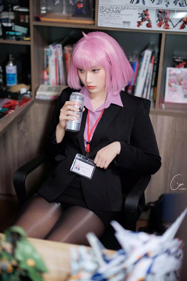    Cien恩恩 - 哈曼Haman职场OL风Cosplay，修长黑丝美腿，演绎高冷干练御姐范[25P]第18张图片
