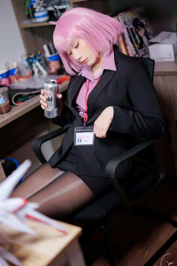    Cien恩恩 - 哈曼Haman职场OL风Cosplay，修长黑丝美腿，演绎高冷干练御姐范[25P]第19张图片