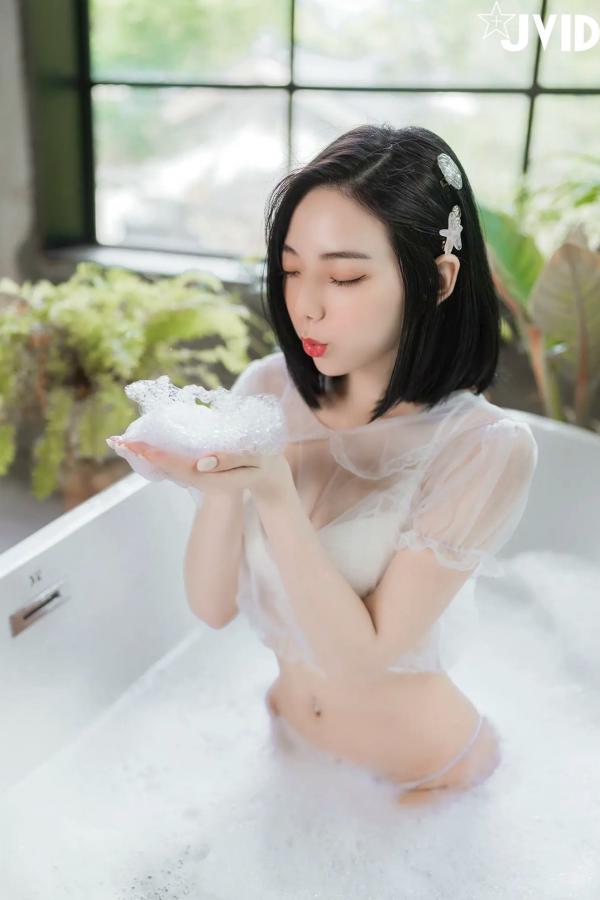    [JVID] 啾啾 - 纯欲系女孩：粉色兔女郎俏皮诱惑与清爽浴室湿身泡泡浴系列第49张图片