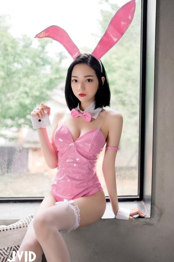   [JVID] 啾啾 - 纯欲系女孩：粉色兔女郎俏皮诱惑与清爽浴室湿身泡泡浴系列第108张图片