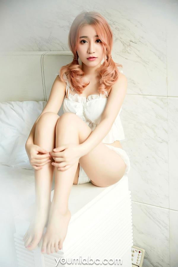    YouMi尤蜜：绯月樱《诱惑天使》卧室私房写真，甜美粉发搭配纯白性感内衣，浪漫诱惑大尺度套图第9张图片