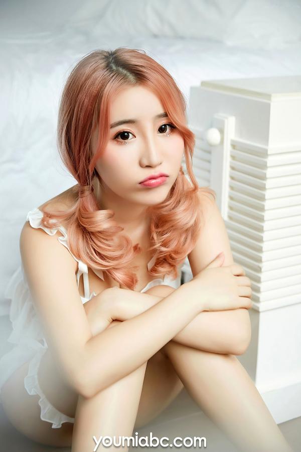    YouMi尤蜜：绯月樱《诱惑天使》卧室私房写真，甜美粉发搭配纯白性感内衣，浪漫诱惑大尺度套图第26张图片