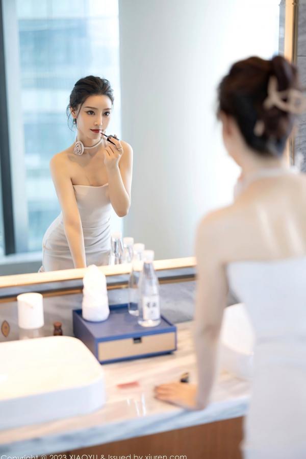    XiaoYu语画界-1132-苏曼兮：清纯白色露肩短裙与灰色私房内衣，尽显优雅骨感美，极致诱惑的家居写真大片第2张图片