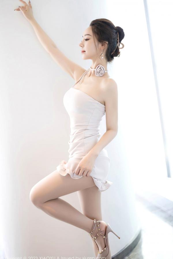    XiaoYu语画界-1132-苏曼兮：清纯白色露肩短裙与灰色私房内衣，尽显优雅骨感美，极致诱惑的家居写真大片第13张图片