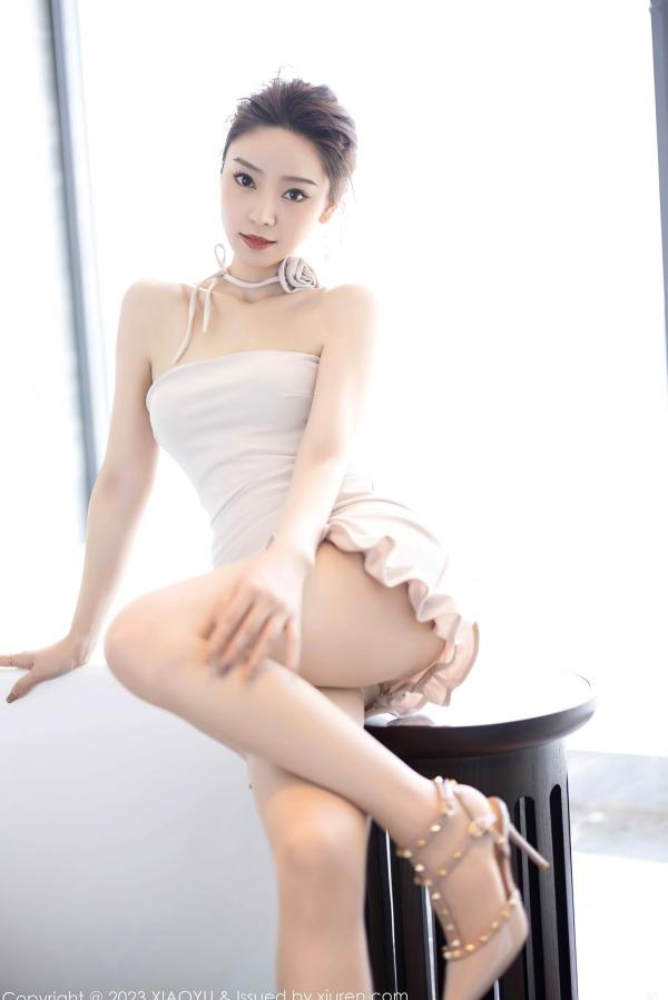    XiaoYu语画界-1132-苏曼兮：清纯白色露肩短裙与灰色私房内衣，尽显优雅骨感美，极致诱惑的家居写真大片第17张图片