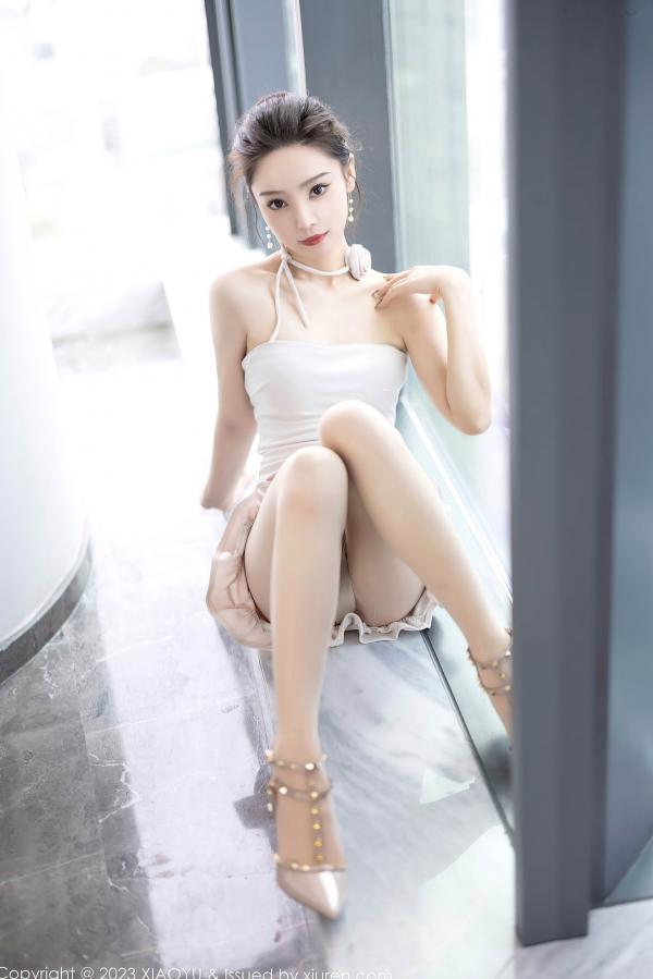    XiaoYu语画界-1132-苏曼兮：清纯白色露肩短裙与灰色私房内衣，尽显优雅骨感美，极致诱惑的家居写真大片第30张图片