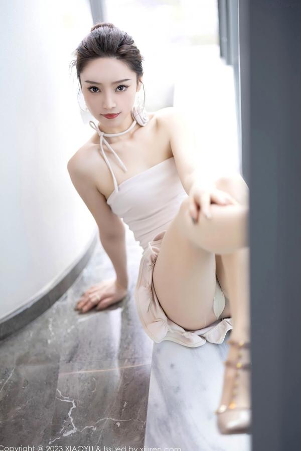    XiaoYu语画界-1132-苏曼兮：清纯白色露肩短裙与灰色私房内衣，尽显优雅骨感美，极致诱惑的家居写真大片第32张图片