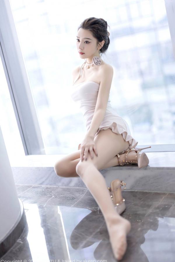    XiaoYu语画界-1132-苏曼兮：清纯白色露肩短裙与灰色私房内衣，尽显优雅骨感美，极致诱惑的家居写真大片第42张图片