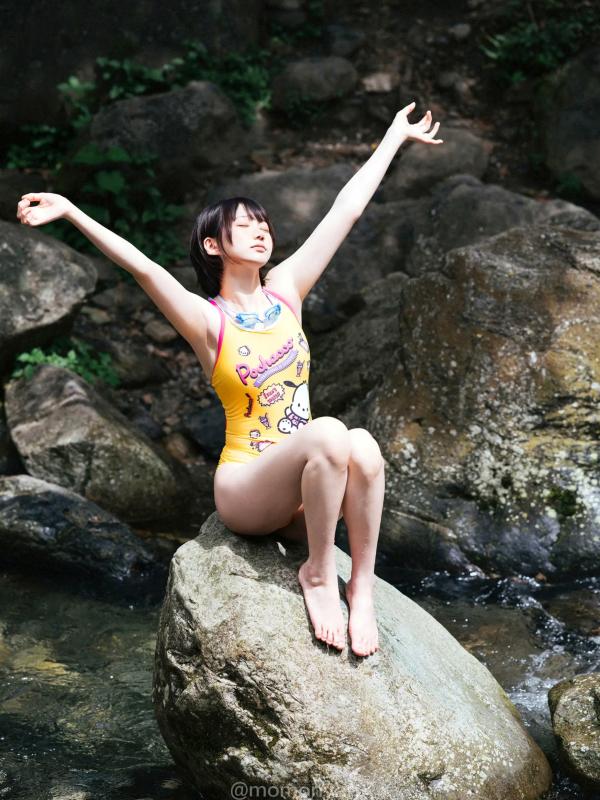    NAGISA魔物喵 - 夏日溪涧户外写真，清爽连体泳衣与戏水时光 [72P]第6张图片