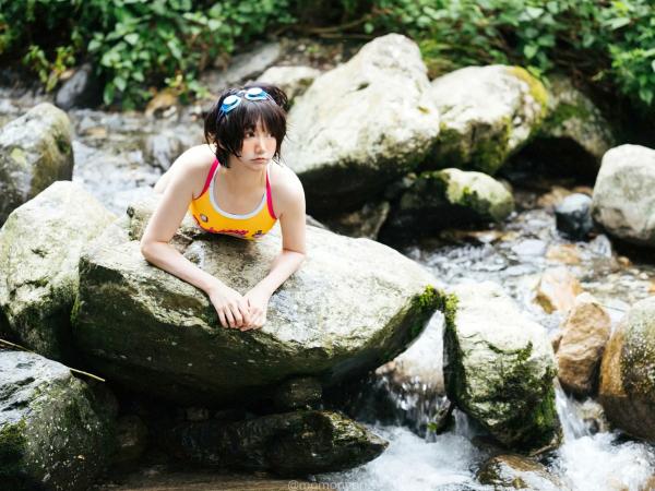    NAGISA魔物喵 - 夏日溪涧户外写真，清爽连体泳衣与戏水时光 [72P]第37张图片