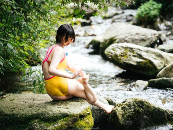    NAGISA魔物喵 - 夏日溪涧户外写真，清爽连体泳衣与戏水时光 [72P]第67张图片