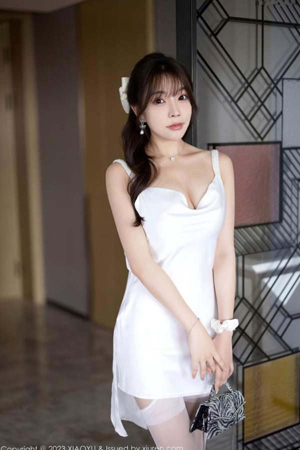 徐莉芝Booty 陈芝  XiaoYu语画界1131-徐莉芝：极致诱惑私房写真，纯欲白裙与黑丝内衣演绎性感美腿魅力第1张图片