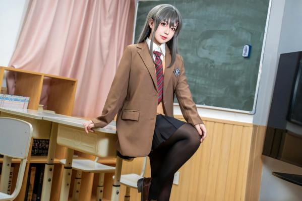    虎森森樱岛麻衣兔女郎cos写真：教室制服黑丝诱惑，深度角色扮演大尺度精选[55P]第2张图片