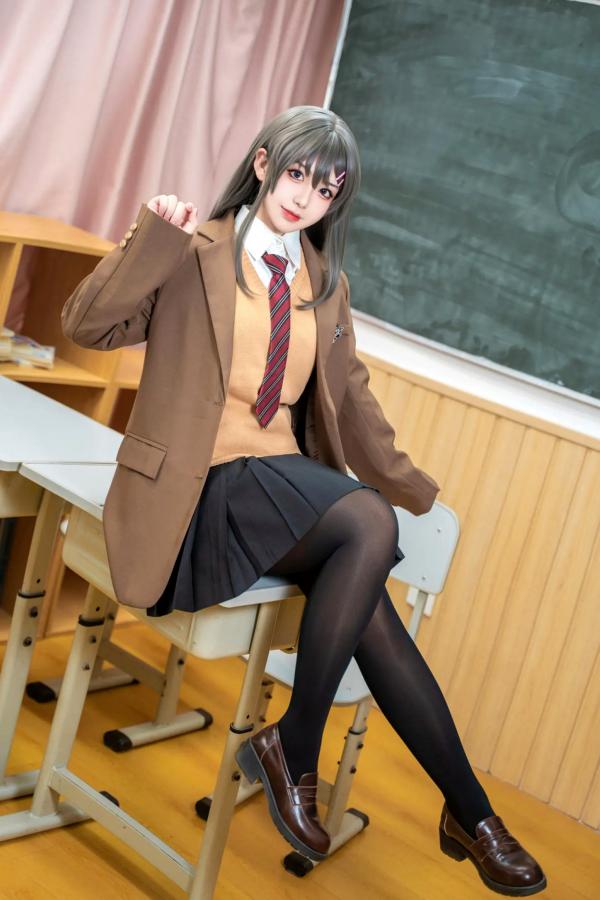   虎森森樱岛麻衣兔女郎cos写真：教室制服黑丝诱惑，深度角色扮演大尺度精选[55P]第3张图片