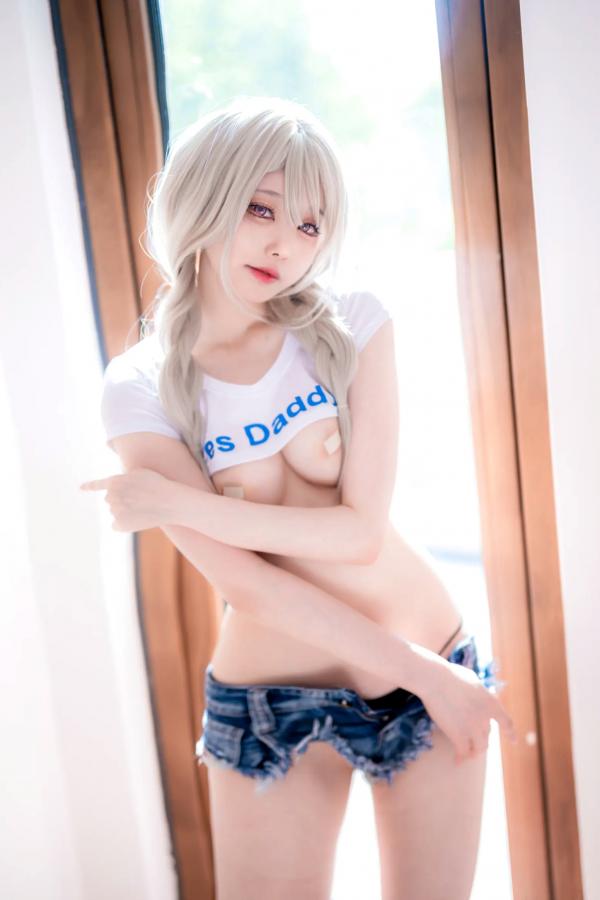    【二次元诱惑】安食Ajiki居家私房写真，银发双马尾COSplay极致大胆，性感热裤与黑丝魅力[35P]第25张图片