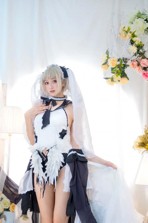    冬马路纱碧蓝航线可畏Cosplay，唯美花海黑白婚纱诱惑私房大尺度写真第2张图片