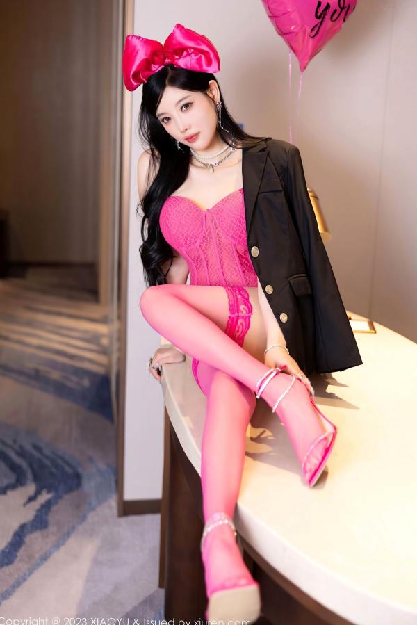 杨晨晨 sugar小甜心CC  XiaoYu语画界1130--杨晨晨Yome-粉色蕾丝内衣诱惑-黑色西装御姐范-红色紧身裙显身材-私房写真第53张图片