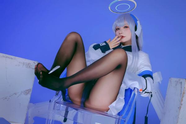    是一只熊仔 潮乃亚 蔚蓝档案角色Cosplay 绝美私房写真 内衣制服诱惑 二次元女神[100P]第14张图片