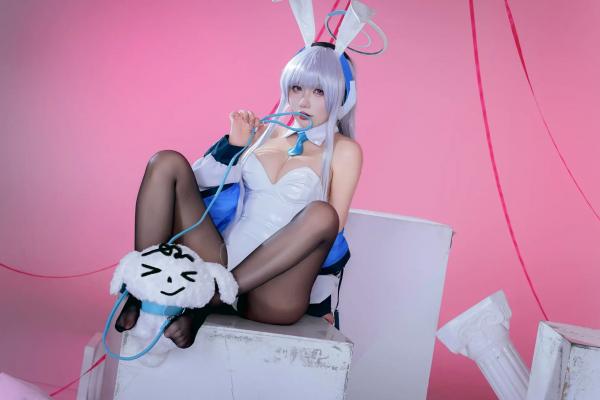    是一只熊仔 潮乃亚 蔚蓝档案角色Cosplay 绝美私房写真 内衣制服诱惑 二次元女神[100P]第41张图片