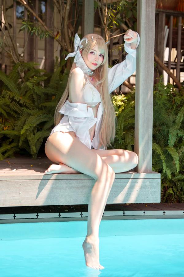    Peach milky Viper bikini 金发美少女泳池比基尼cosplay系列，清纯脸庞与火辣身材，二次元湿身诱惑写真第4张图片