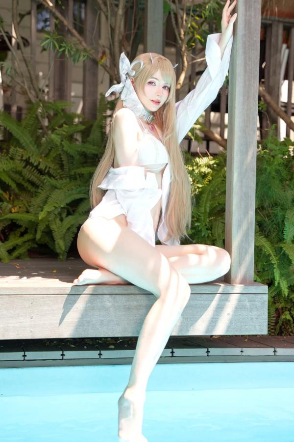   Peach milky Viper bikini 金发美少女泳池比基尼cosplay系列，清纯脸庞与火辣身材，二次元湿身诱惑写真第11张图片