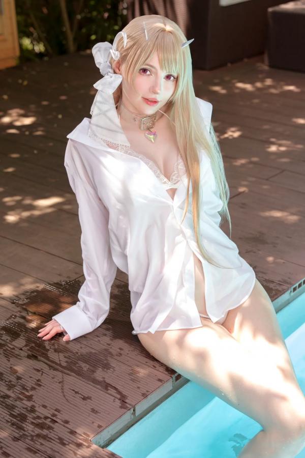    Peach milky Viper bikini 金发美少女泳池比基尼cosplay系列，清纯脸庞与火辣身材，二次元湿身诱惑写真第19张图片