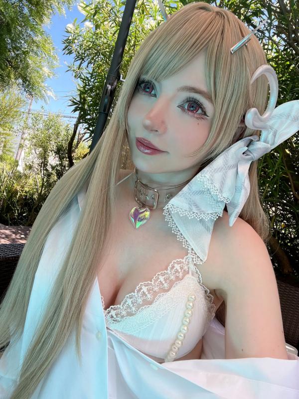    Peach milky Viper bikini 金发美少女泳池比基尼cosplay系列，清纯脸庞与火辣身材，二次元湿身诱惑写真第21张图片