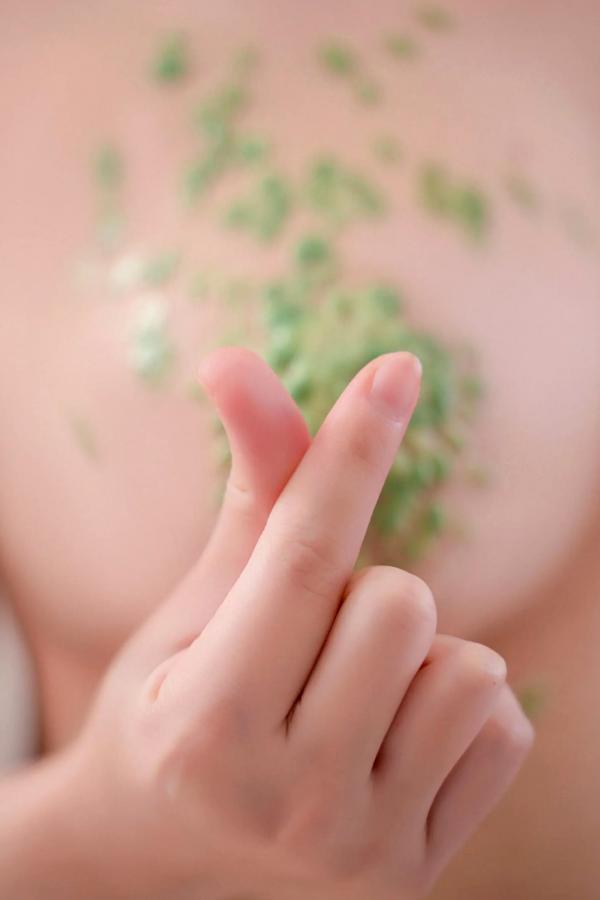    虎森森 - 圣诞快乐：节日红绿彩绘私房写真，火辣诱惑圣诞女神，性感视觉盛宴第11张图片