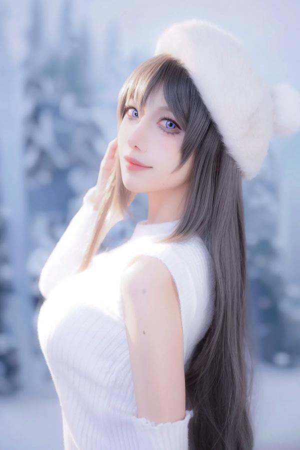    Shika小鹿鹿 - 麻衣学姐冬日雪景写真，白毛针织衫搭配黑丝诱惑，演绎冰雪清纯女神范，高清大图25P第8张图片