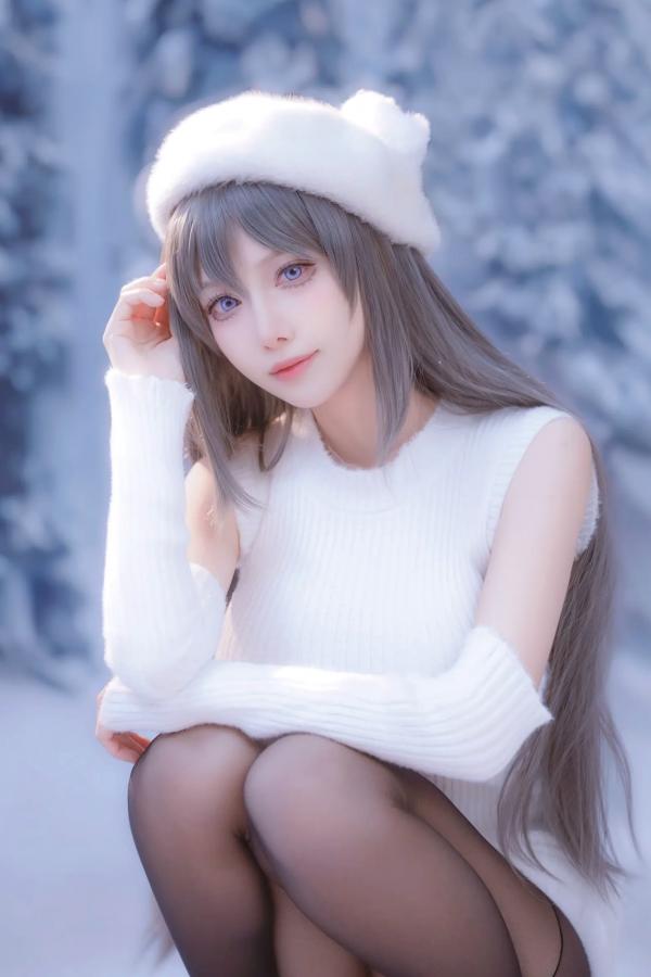    Shika小鹿鹿 - 麻衣学姐冬日雪景写真，白毛针织衫搭配黑丝诱惑，演绎冰雪清纯女神范，高清大图25P第17张图片