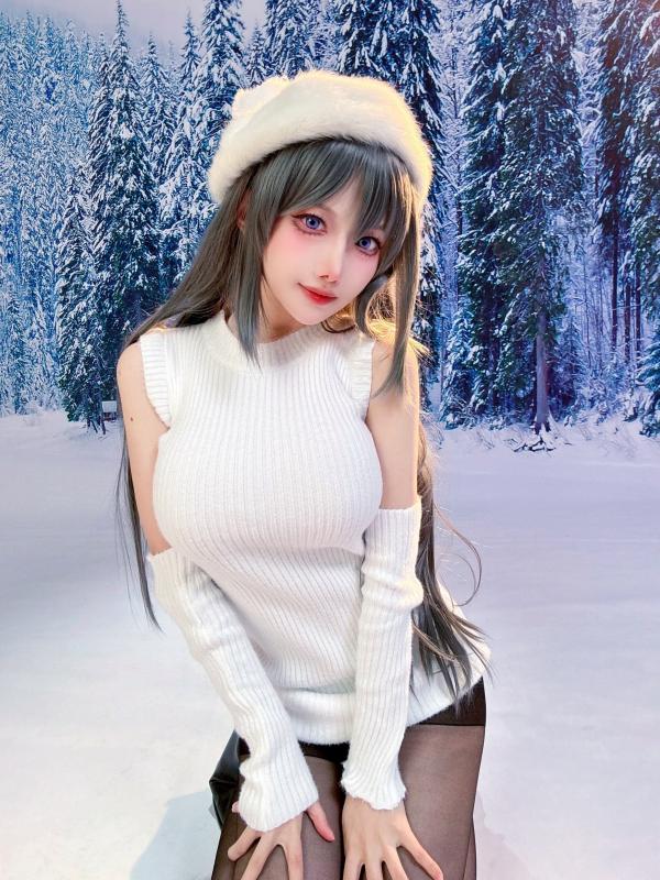    Shika小鹿鹿 - 麻衣学姐冬日雪景写真，白毛针织衫搭配黑丝诱惑，演绎冰雪清纯女神范，高清大图25P第22张图片