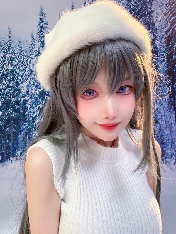    Shika小鹿鹿 - 麻衣学姐冬日雪景写真，白毛针织衫搭配黑丝诱惑，演绎冰雪清纯女神范，高清大图25P第24张图片