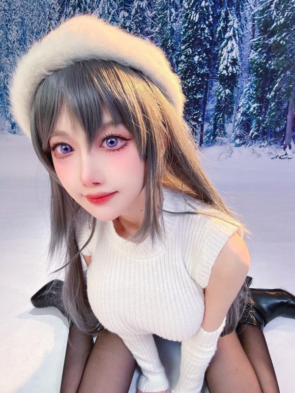    Shika小鹿鹿 - 麻衣学姐冬日雪景写真，白毛针织衫搭配黑丝诱惑，演绎冰雪清纯女神范，高清大图25P第25张图片