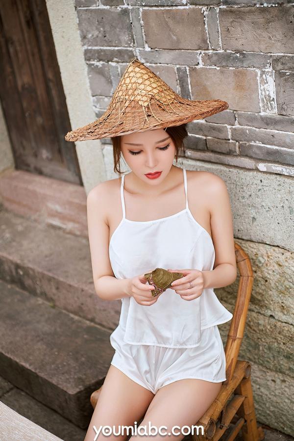    YouMi尤蜜-2020.06.25-尤蜜合辑-《纵情端午》：两位女神身着清凉真丝吊带睡衣，古风背景下亲手包粽子，尽显曼妙身姿，高清居家诱惑美图第13张图片