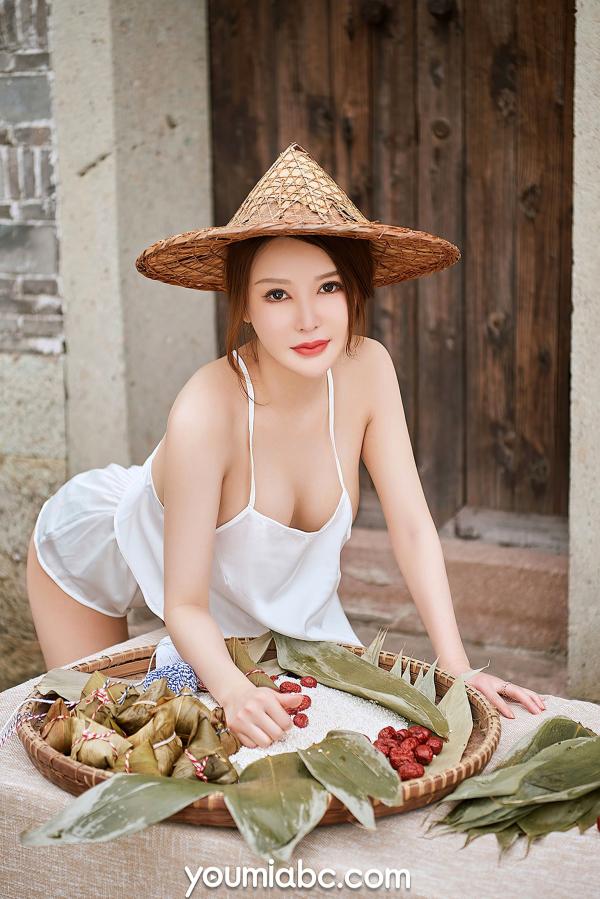    YouMi尤蜜-2020.06.25-尤蜜合辑-《纵情端午》：两位女神身着清凉真丝吊带睡衣，古风背景下亲手包粽子，尽显曼妙身姿，高清居家诱惑美图第18张图片