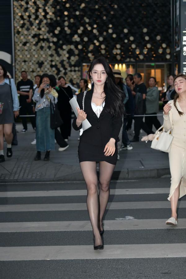    西装外套黑丝OL职场穿搭，都市丽人街拍高跟丝袜气质写真 [103P]第24张图片