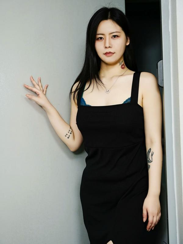    Choi Ri - Vol.02 Missy Look 居家厨房私房照，高颜值纹身女神尽显性感韵味第2张图片