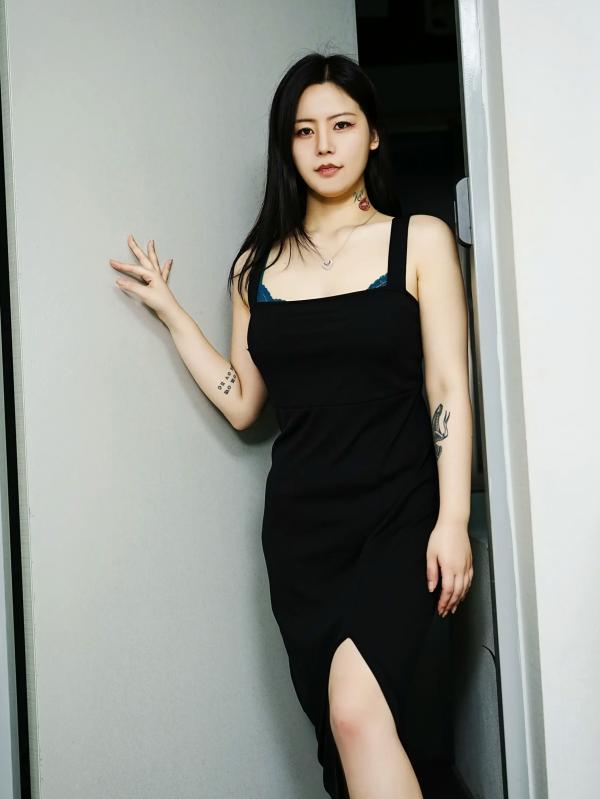    Choi Ri - Vol.02 Missy Look 居家厨房私房照，高颜值纹身女神尽显性感韵味第3张图片