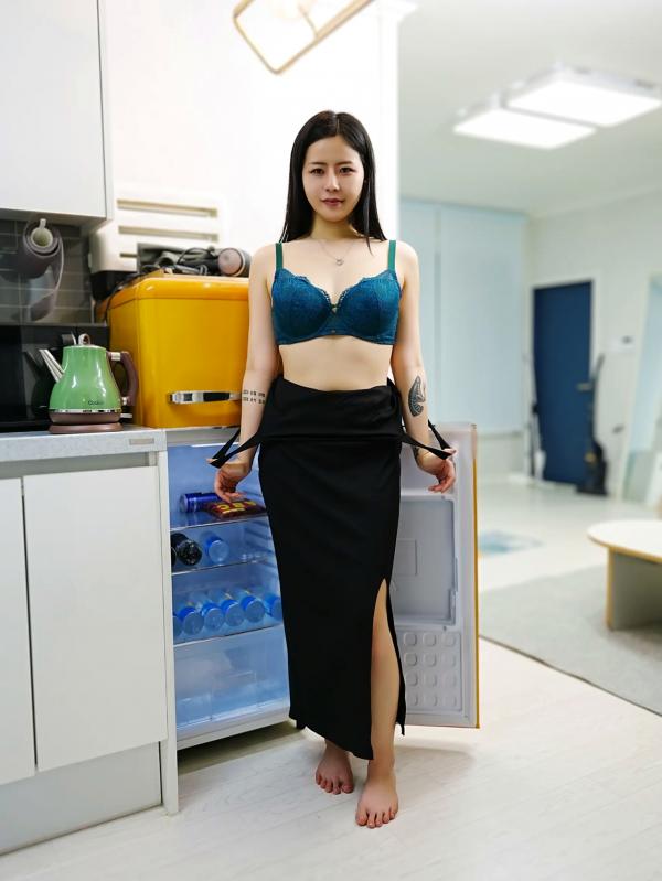    Choi Ri - Vol.02 Missy Look 居家厨房私房照，高颜值纹身女神尽显性感韵味第37张图片
