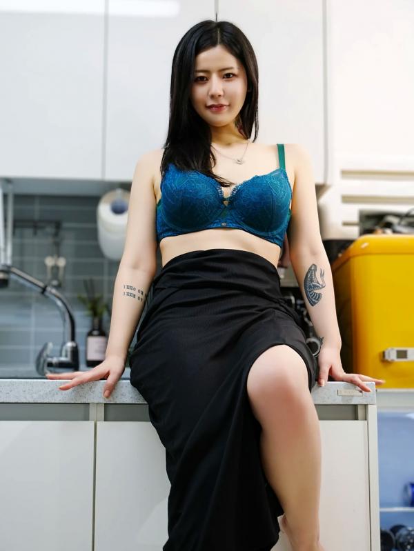    Choi Ri - Vol.02 Missy Look 居家厨房私房照，高颜值纹身女神尽显性感韵味第47张图片
