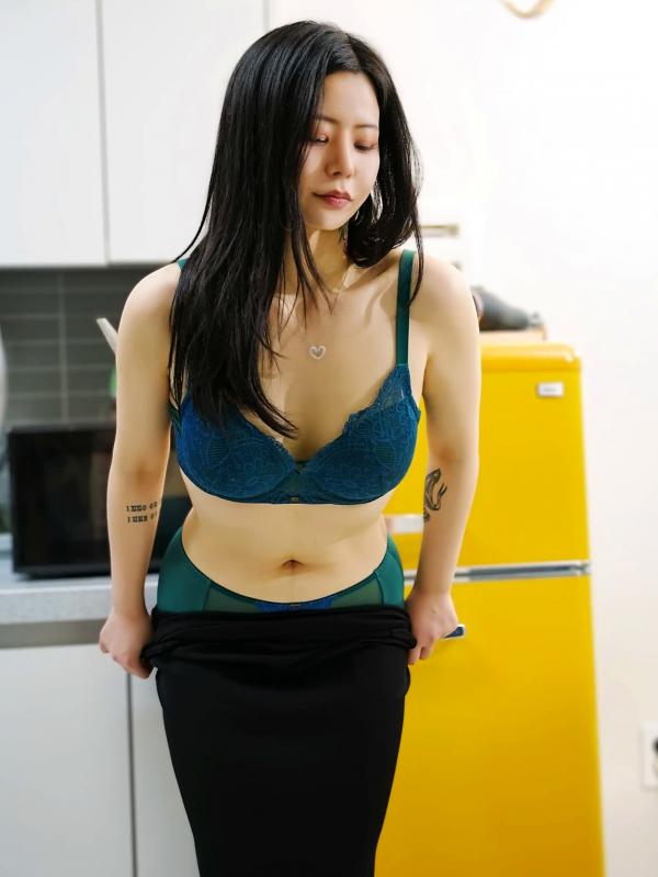   Choi Ri - Vol.02 Missy Look 居家厨房私房照，高颜值纹身女神尽显性感韵味第54张图片