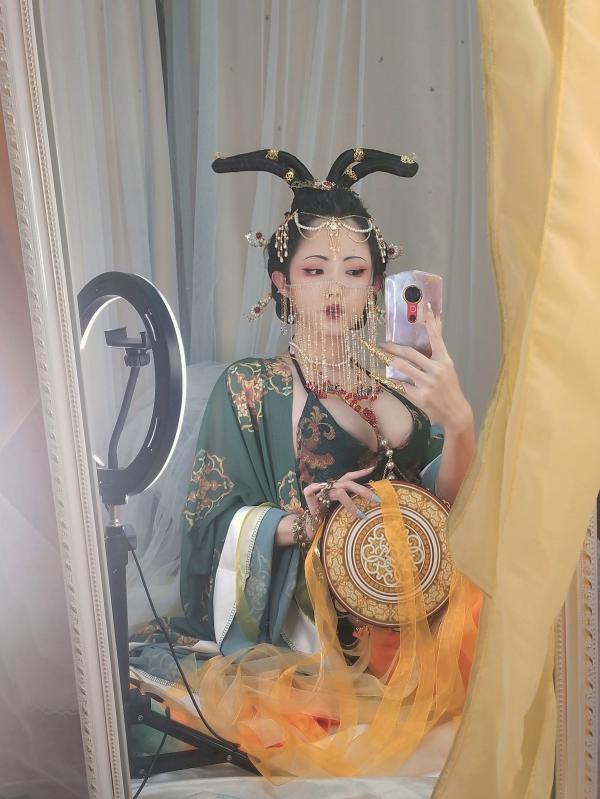    钛合金TiTi-含香：梦幻蝴蝶国风艺术私房照，绝美妆造与极致诱惑的视觉盛宴第68张图片