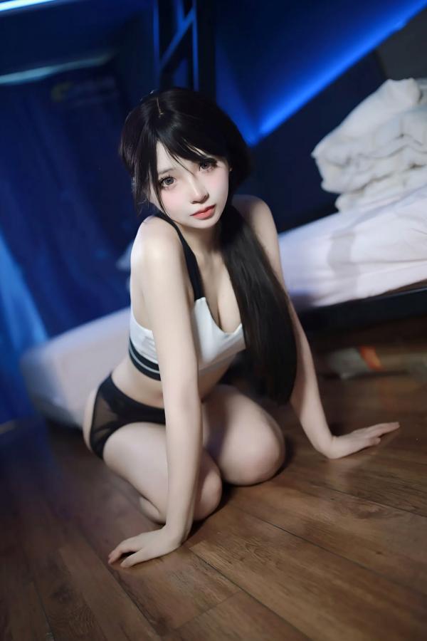    疯猫ss - 运动风私房写真：活力黑色运动短裤，清纯少女的极致诱惑与甜美回眸 [60P]第23张图片