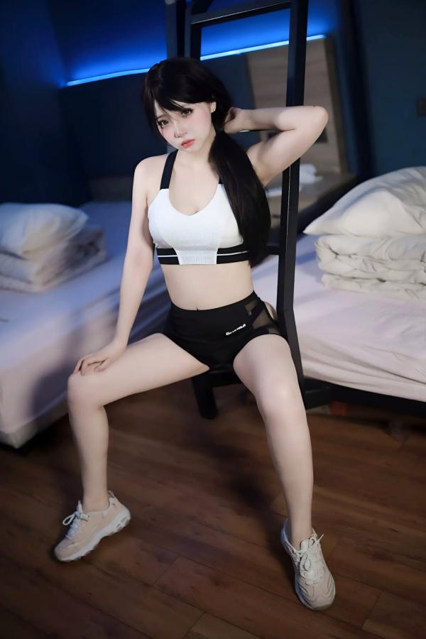    疯猫ss - 运动风私房写真：活力黑色运动短裤，清纯少女的极致诱惑与甜美回眸 [60P]第33张图片
