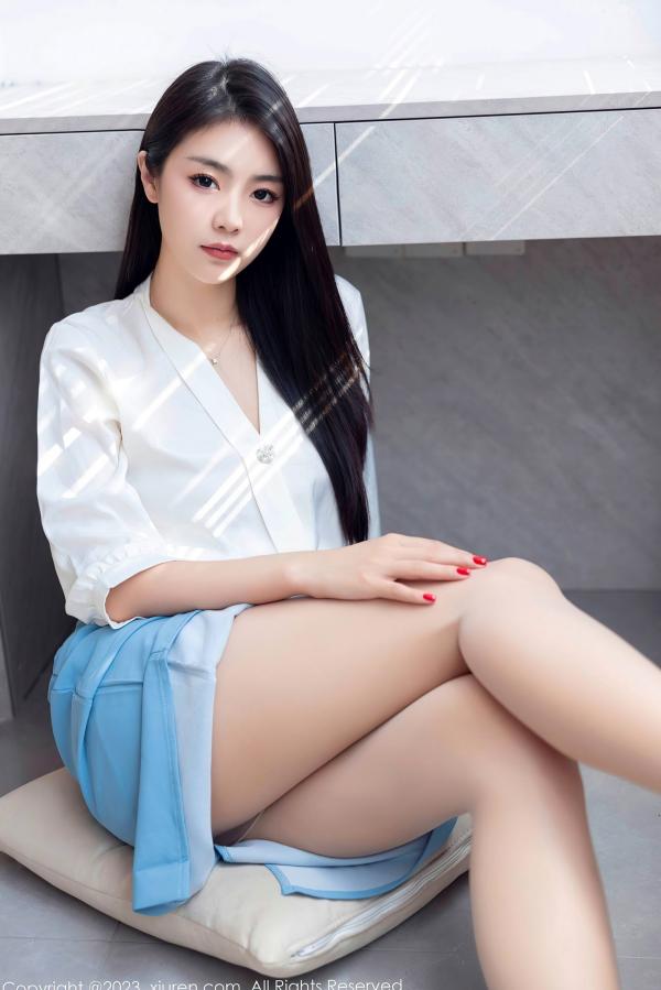    XiuRen秀人网-7314-可樂Vicky白衬衫蓝短裙，极致丝袜美腿高跟鞋，职场OL风格女神写真第30张图片